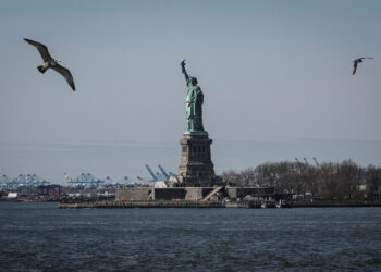 US freezes immigration visa procedures for 75 countries