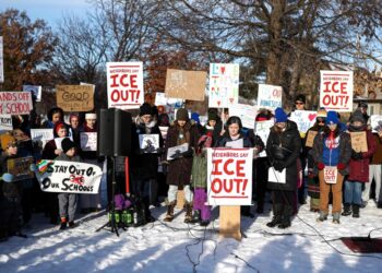 Woman shot by ICE in Minneapolis | Democrats fear impunity for federal agent