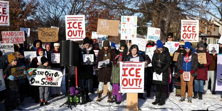 Woman shot by ICE in Minneapolis | Democrats fear impunity for federal agent