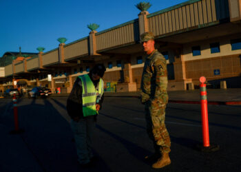 Confusion over brief closure of US airport near Mexico