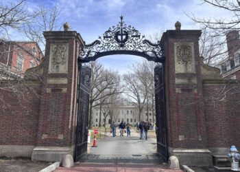 Harvard University | Trump administration sues for admissions data