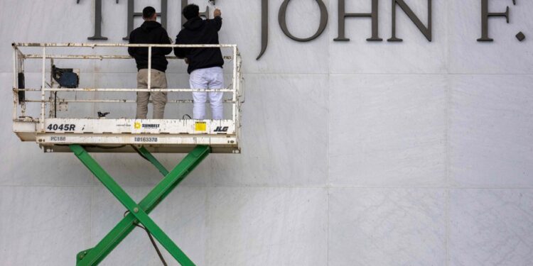 Trump to close the Kennedy Center for two years for renovations