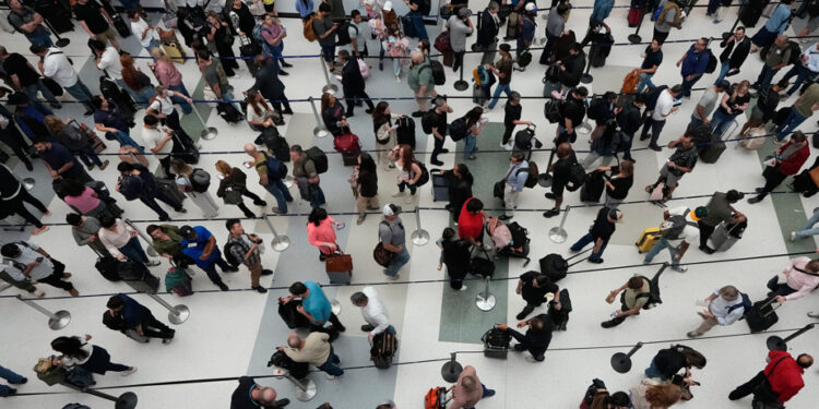 Budget paralysis | Trump signs executive order to pay wages to airport workers