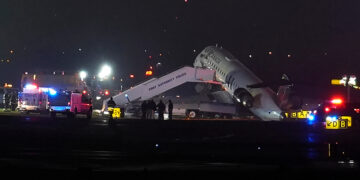Collision at LaGuardia Airport | Replay our live coverage