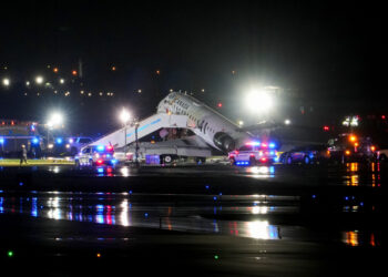 New York LaGuardia Airport | Collision between Air Canada plane and emergency vehicle leaves two dead
