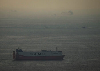 Suspicions of insider trading: coincidence or corruption?