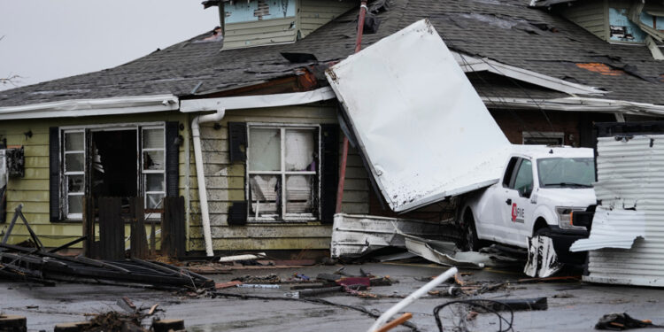 Tornado wreaks havoc in Illinois