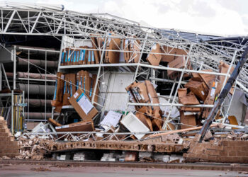 Tornadoes kill at least eight people in central United States