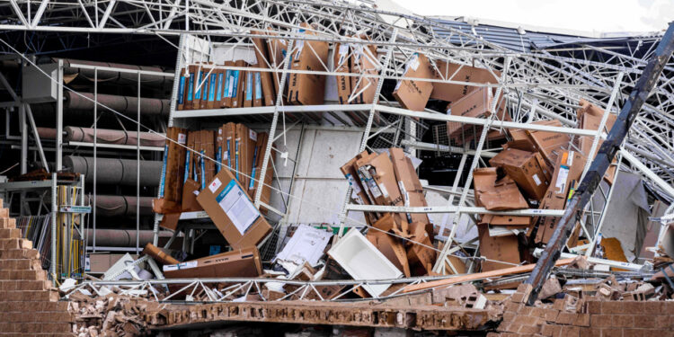 Tornadoes kill at least eight people in central United States