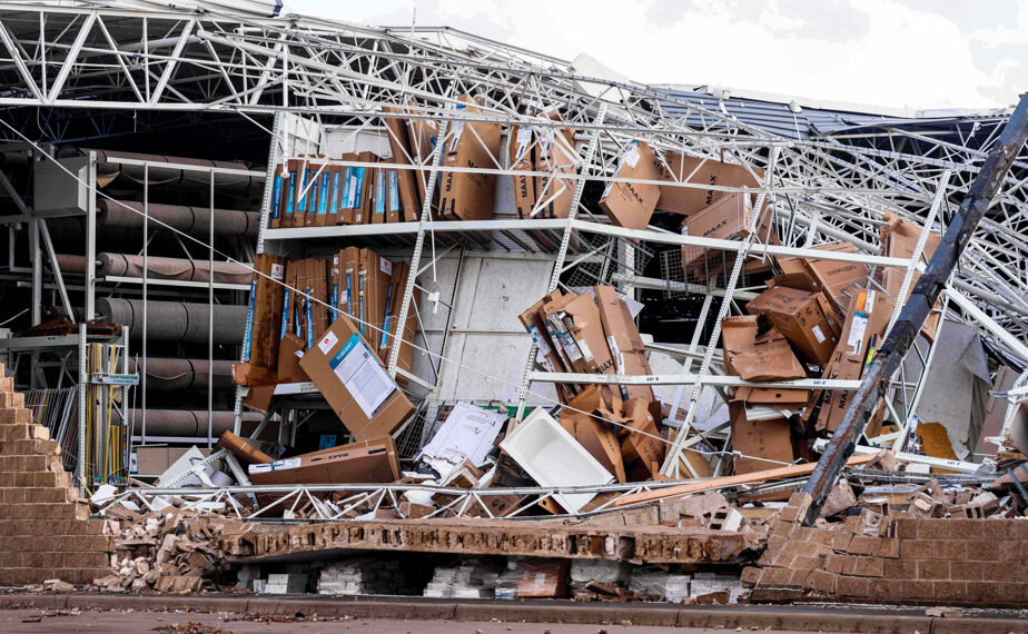 Tornadoes kill at least eight people in central United States